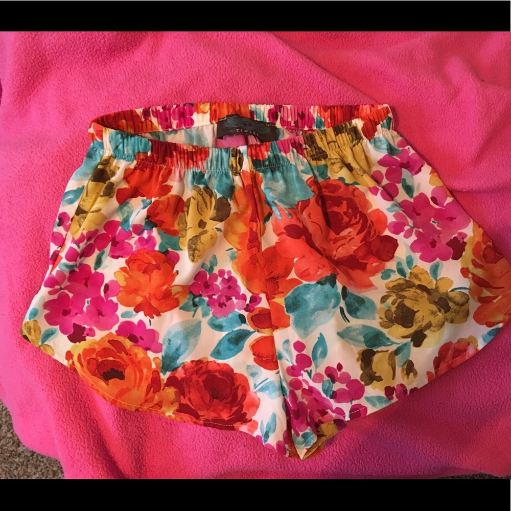 ⭐️ Floral Print Shorts